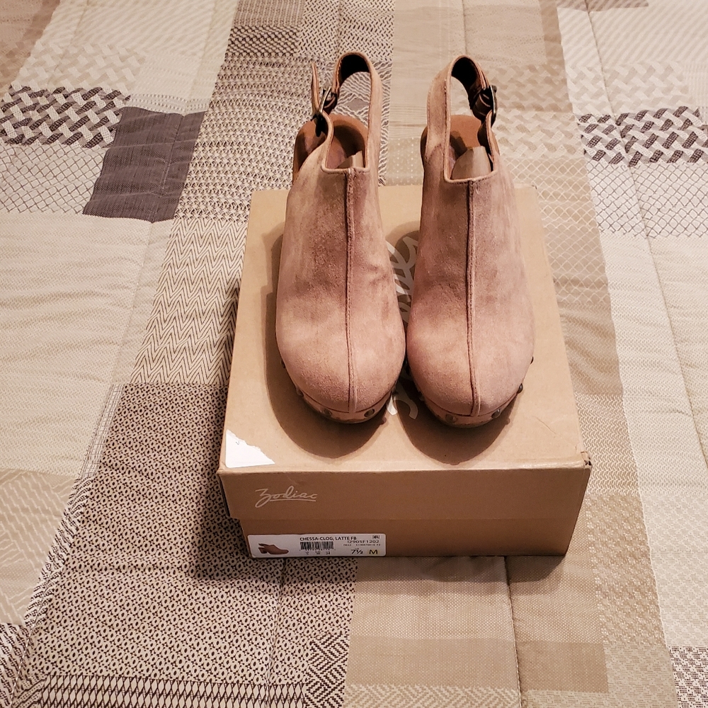Women's Chessa Suede Clogs
